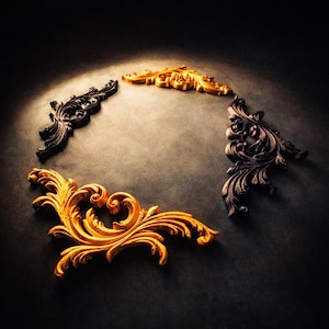 Puede incluir: Cuatro esquinas decorativas ornamentadas, dispuestas en círculo. Dos son doradas, dos son marrón oscuro. Las piezas presentan un diseño detallado y arremolinado, sobre un fondo oscuro. Ideal para decoración.