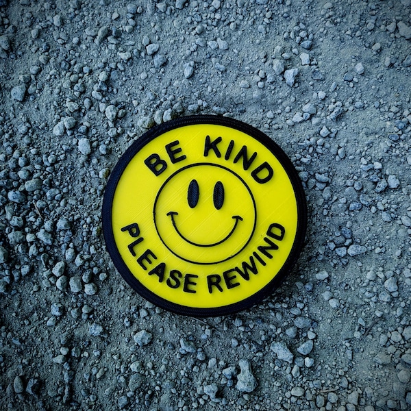 Be Kind Please Rewind Sign – 90s VHS Retro Video Store Smile Badge – 3D Printed Decor
