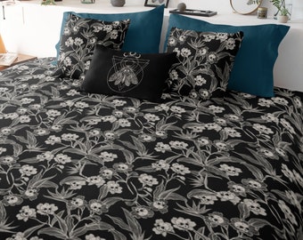 Gothic floral Duvet Cover bedding set, Spooky tiki skull flowers pillow sham, Witchy botanical bedroom decor, Deadly beautiful home accent