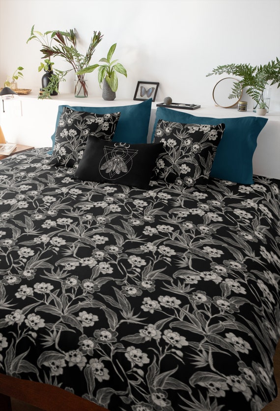 Gothic floral Duvet Cover bedding set, Spooky tiki skull flowers pillow sham, Witchy botanical bedroom decor, Deadly beautiful home accent