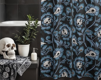 Cortina de ducha con calavera gótica. Macabros huesos victorianos de damasco azul y negro, con un toque floral para una decoración espeluznante. Inauguración de una casa oscura.