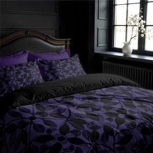 Purple Skull Bedding Set, Gothic Botanical 3-Piece Duvet Cover & Pillowcase Dark Spooky Macabre Bedroom Decor for Goth Moody Maximalist Home