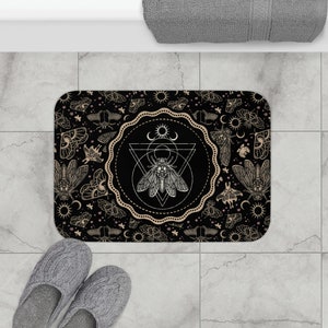 Badmat occulte cicade - microvezel douchetapijt met zwart, lichtgoud en roze esoterisch vlindermotief - perfect voor een mystiek badkamerdecoraccent