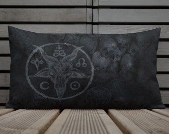 Cojín con la calavera de Baphomet. Decoración satánica y ocultista para el hogar. Cojín con pentagrama oscuro e inquietante. Decoración artística de metal negro. Regalo decorativo gótico y wiccano.