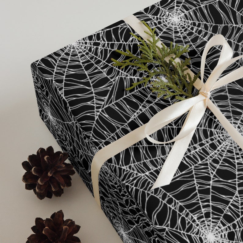 Spooky Skull & Spider Wen Halloween wrapping paper sheets