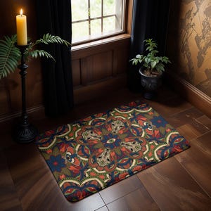 Puede incluir: Una alfombra con un patrón colorido con un diseño de mandala que presenta un ojo en el centro. La alfombra tiene tonos de rojo, naranja, verde, azul y negro.