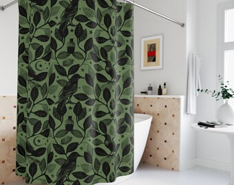 Rideau de douche vert sorcière, décoration de salle de bain forêt botanique gothique avec corbeaux et lunes magiques en sauge et noir pour une ambiance sombre à la maison