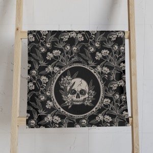 Gothic floral bath towel, Spooky tiki tropical goth skull flower hand body & beach towels. A deadly beautiful macabre art home decor accent