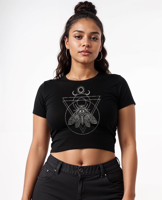 Occult Cicada Baby Tee, Witchy Sun Moon Moth Crop Top, Gothic Sacred Geometry Cropped Tshirt, Witchy Summer Woman Shirt, Goth Gift for Her