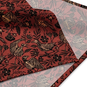 Skeleton Bandana, Vielseitiges Goth Vogel Schädel Floral Tuch in Rost für Witchy Kopftuch, Tarot Wrap, Hundehalsband, Makaber Taschentuch oder Schal