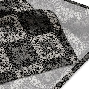 Bandana gótica a cuadros, tela con calavera macabra espeluznante en blanco y negro versátil para bufanda de bruja, diadema Whimsigoth, corbata o envoltura de cartas del tarot