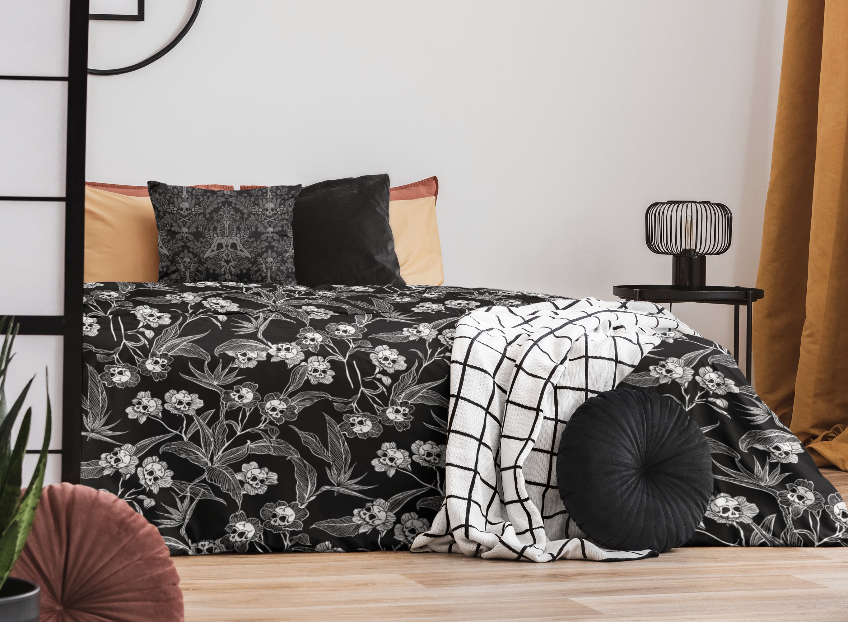 Piumino floreale gotico accogliente trapunta con fiori a forma di teschio spettrale in bianco e nero. Piumino copriletto Whimsigoth Cottagecore scuro per l arredamento della camera da letto Etsy Itali...