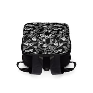 Sac à dos floral gothique, sac à dos fantasmagorique fantasmagorique fantasmagorique à bandoulière en forme de crâne et de fleur avec un imprimé squelette gothique macabre. Cadeau punk pour la rentrée des classes image 4