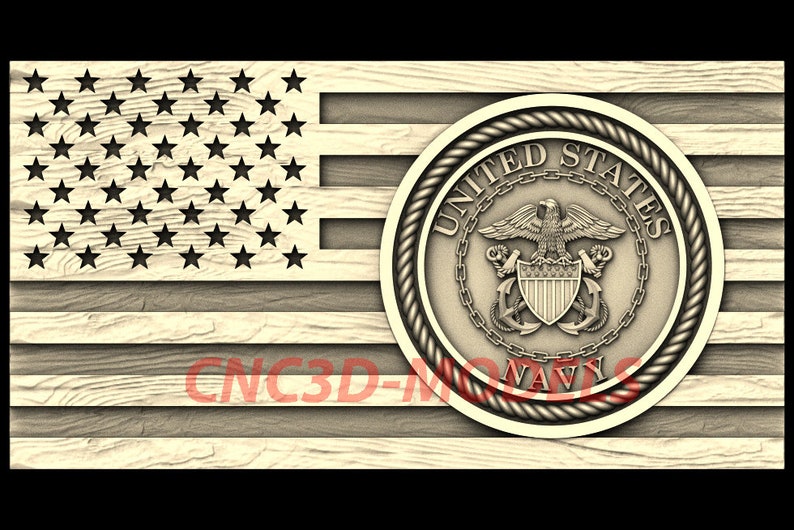K&ouml;nnte beinhalten: Eine Holzschnitzerei des Siegels der US Navy. Das Siegel ist von einem Seilrand umgeben und zeigt einen Adler mit einem Schild und Ankern. Das Siegel befindet sich auf einem Holzgrund, der einer amerikanischen Flagge &auml;hnelt.