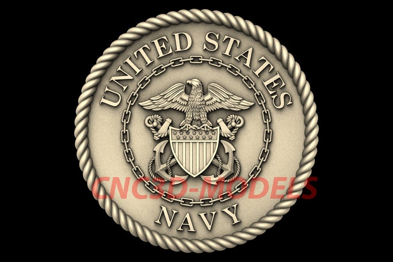 K&ouml;nnte beinhalten: Ein goldfarbenes Metallemblem mit einer Seilbord&uuml;re, mit den Worten "UNITED STATES NAVY" und einem Design eines Adlers mit ausgebreiteten Fl&uuml;geln, einem Schild mit Sternen und Streifen und zwei Ankern.