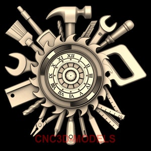 Puede incluir: Una hoja de sierra circular con una esfera de reloj de números romanos rodeada de varias herramientas, incluyendo un martillo, una llave inglesa, un destornillador y una regla. El texto "CNC3DMODELS" está en la parte inferior de la imagen.