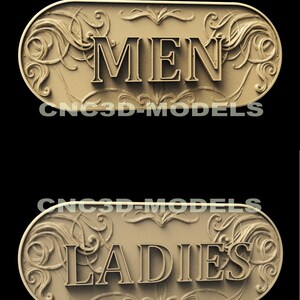 Puede incluir: Dos letreros de madera de forma ovalada con adornos de volutas y las palabras "HOMBRES" y "MUJERES" en letras en relieve. Los letreros son para un baño.