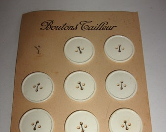 Carte de 11 boutons blancs anciens tailleur
