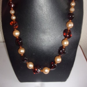 Coillier vintage perles de verres et perles de nacres ,collier années 60 longueur 54 cm image 2