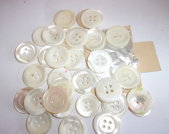 Plaque De 48 Boutons Anciens - Assortiment Varié - Neufs (pour Couture, Décoration, Collection)