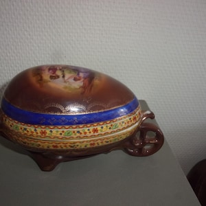 bonbonniere forme oeuf en porcelaine ,porcelaine tchecoslovakie longueur 20 cm