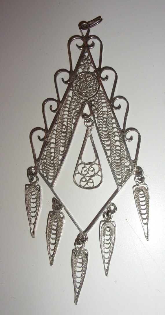 CROIX BRONZE et perles émail CHRIST style GOTHIQUE mais XXe signé E