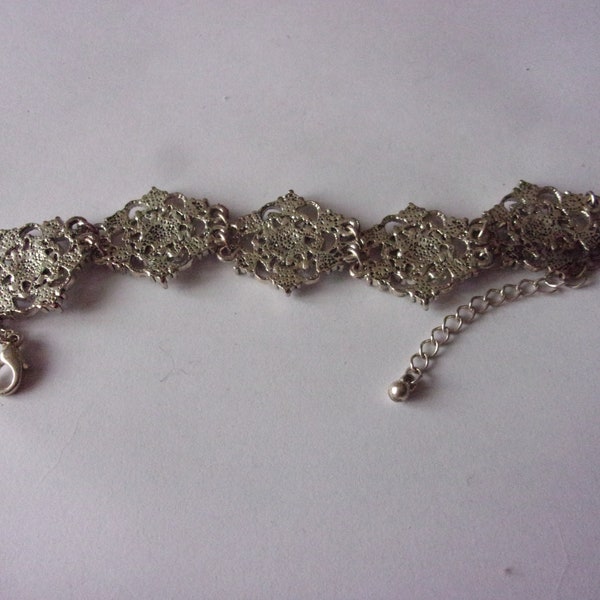 Bracelet metal argente et strass ,bracelet vintage