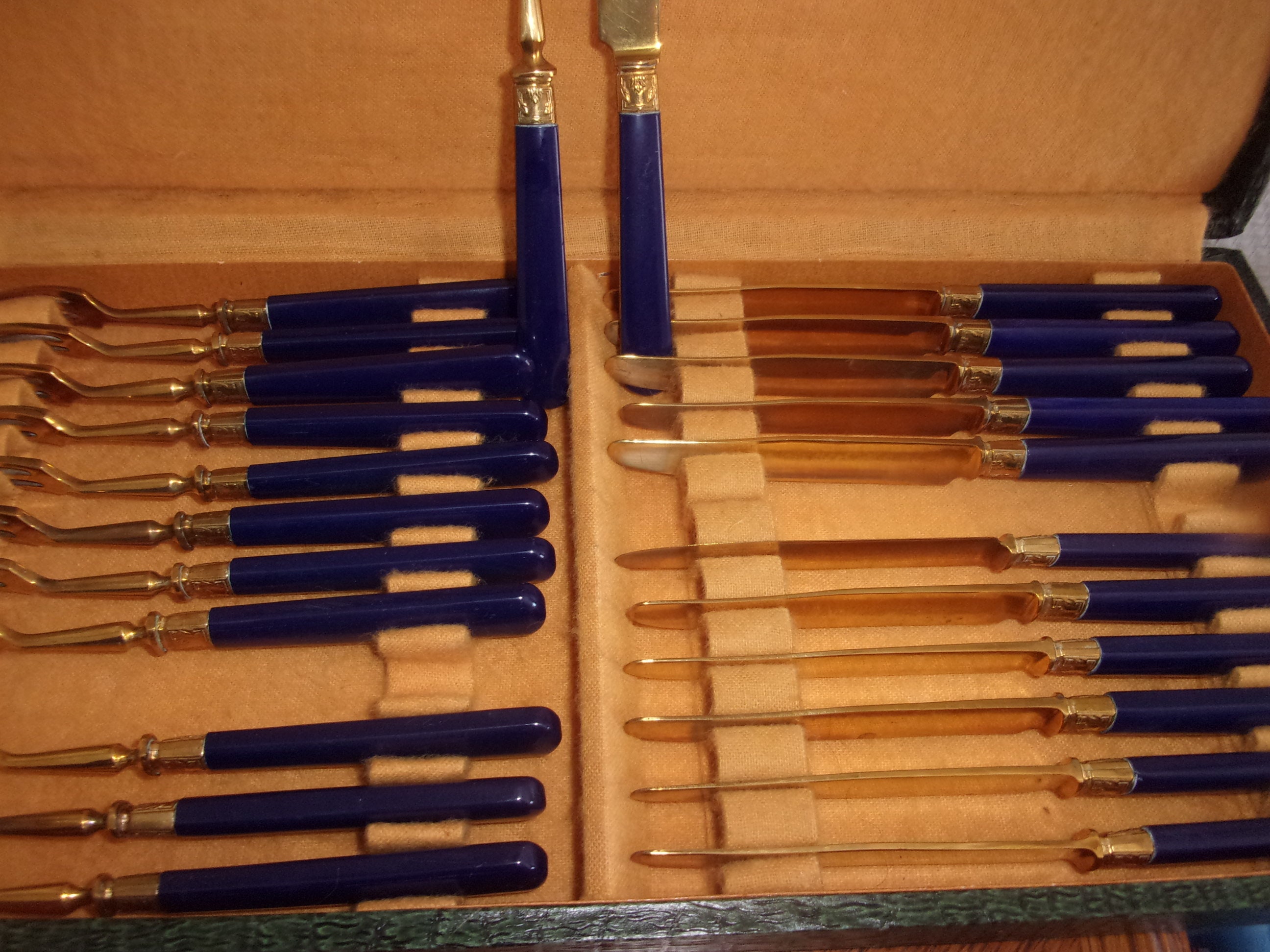 Service A Dessert Vintage , Service Art Déco Fourchettes et Couteaux , Manches Bakélite