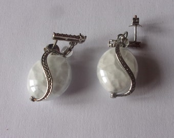 Boucles oreilles vintage ,boucles oreilles pendantes pierres blanches et argenté