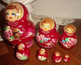 Russian dolls, matryoshka dolls, 7 gicogne dolls painted by hand