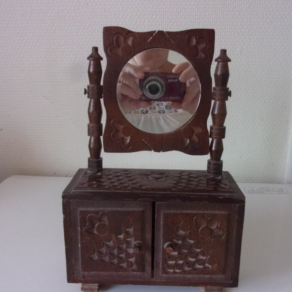 Meuble pour poupée vintage Frade - Grenier d'enfance