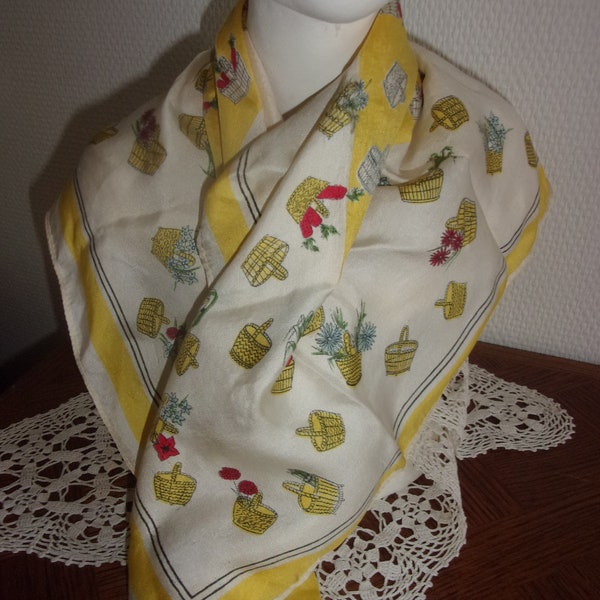 Petit carré pour femme vintage ,foulard vintage motif paniers