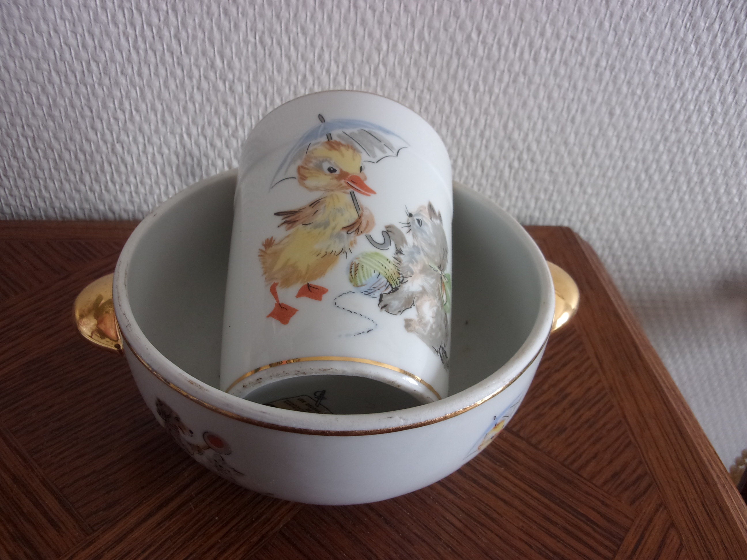 A PILCO porcelain bowl and cup set, PARIS decor