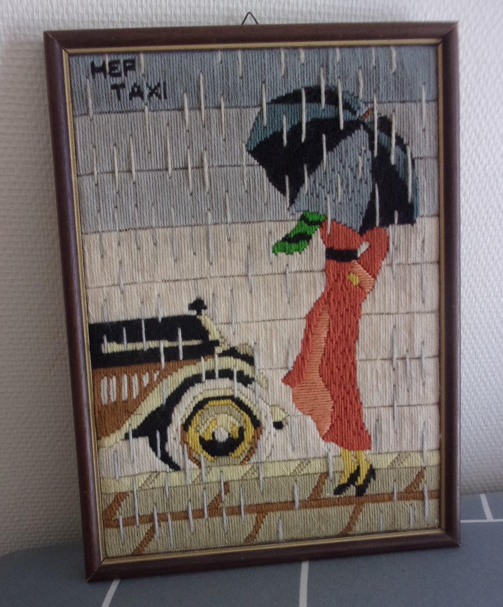 Cadre Broderie Laine Vintage , Sujet Hep Taxi Un Petit Air Art Deco, Cadre Bois