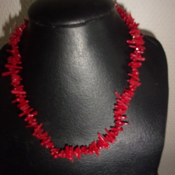 collier en corail rouge ,collier vintage 38 cm de long