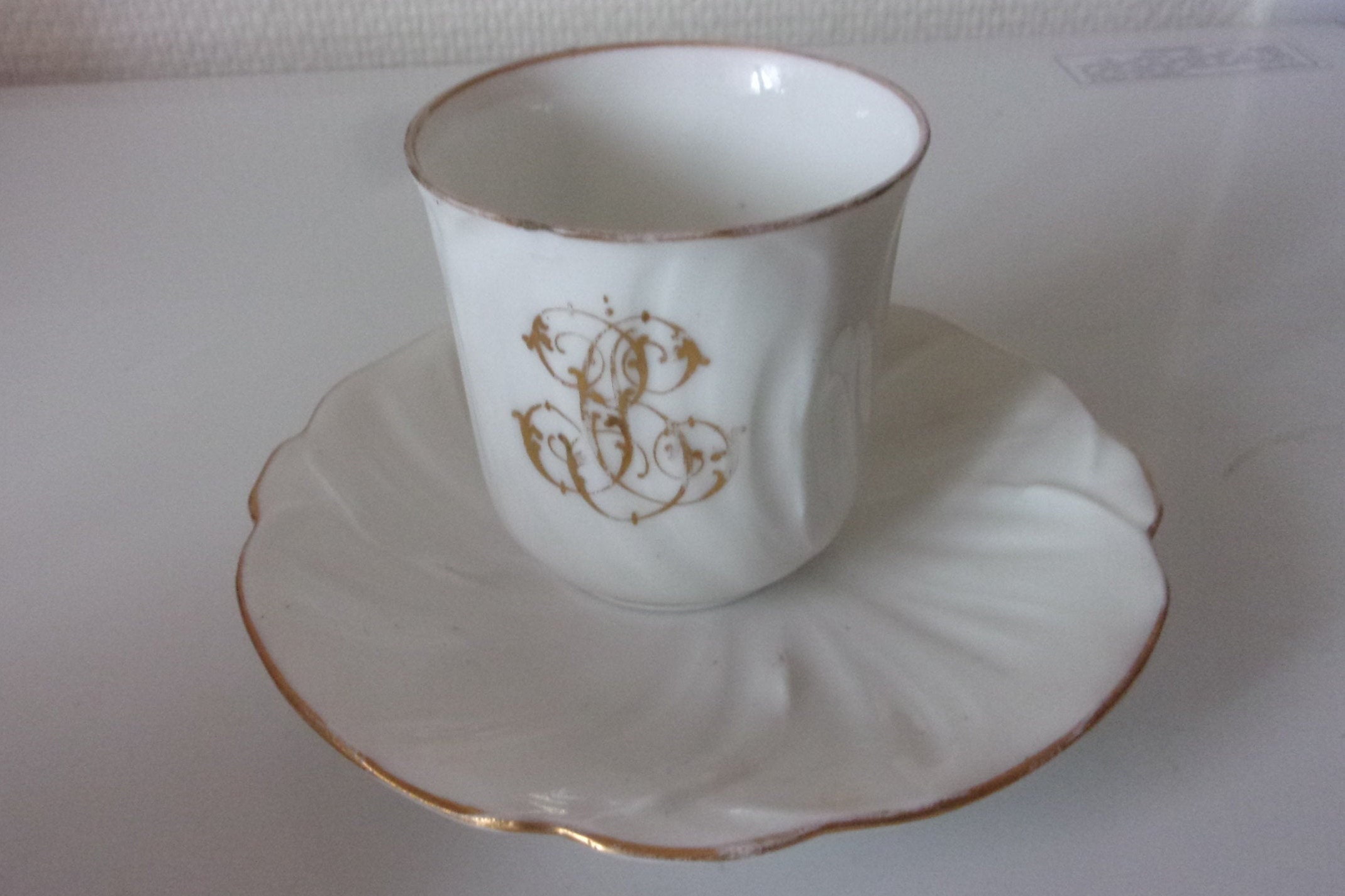 Tasse en Porcelaine de Limoges avec Monogramme , Tasse Vintage