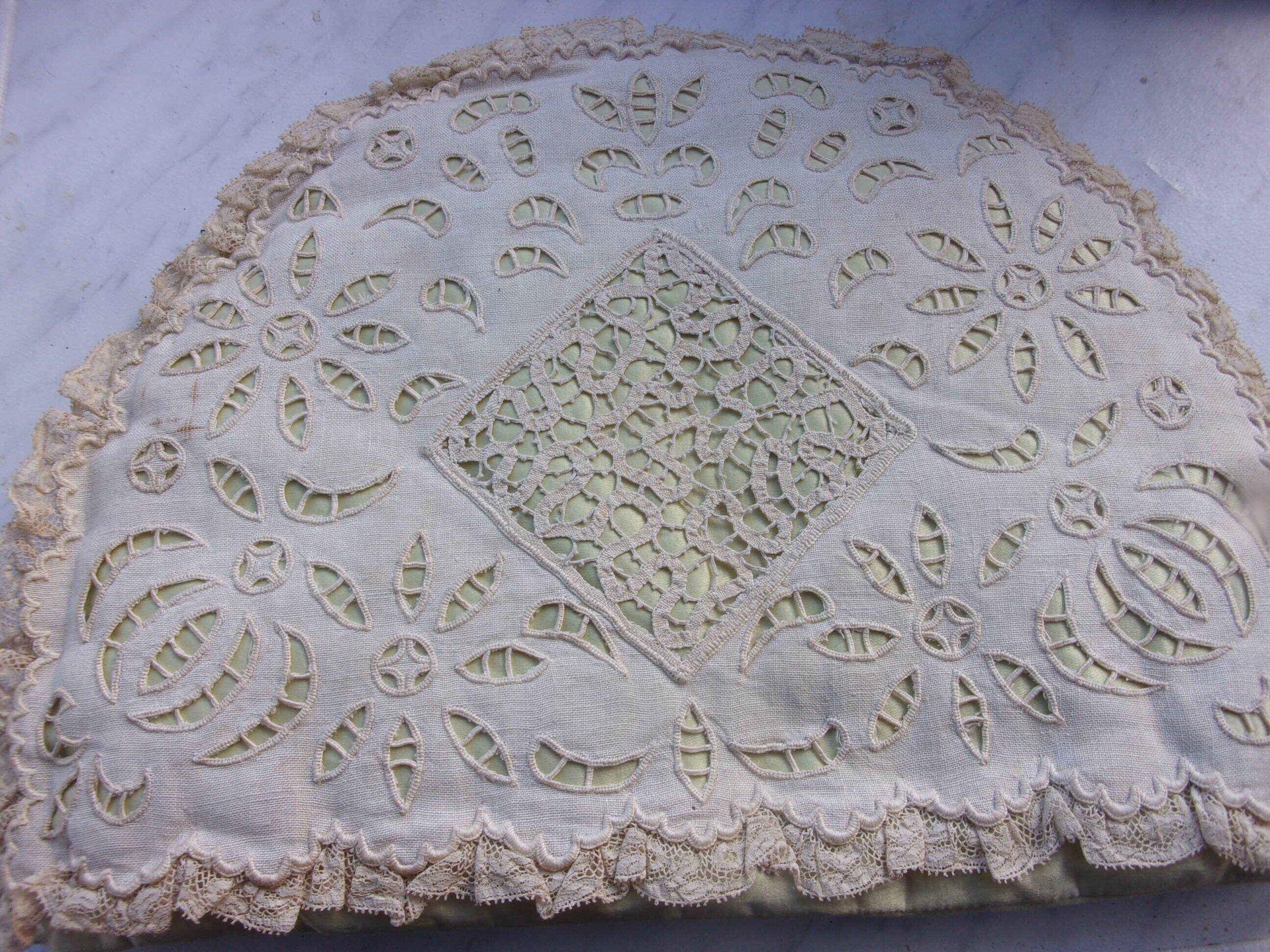 Cache Théière Vintage , Cache Brodé Main Matelassée Doublé Satin Vert Ancien