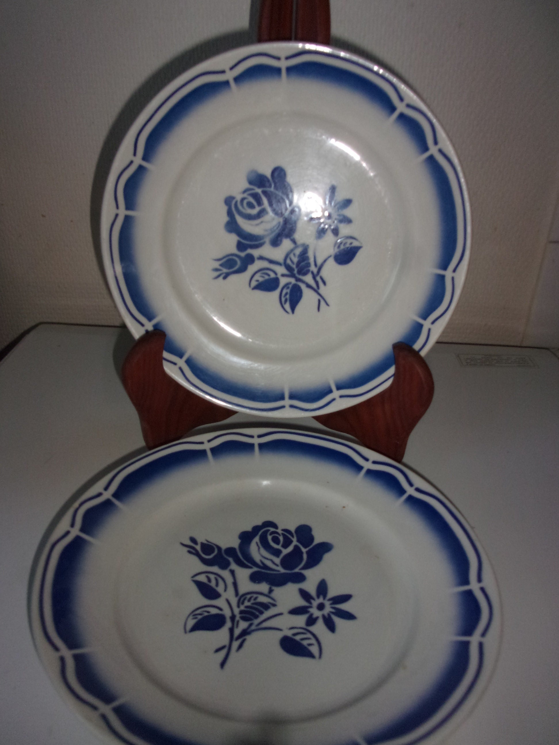 Service de 2 Assiettes en porcelaine blanche moucheté noir liseré noir