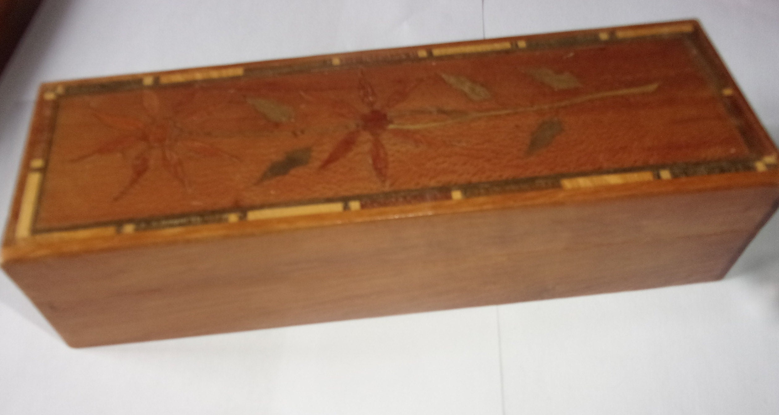 Boite en Bois Vintage , Boite Dessus Marqueterie A Bijoux