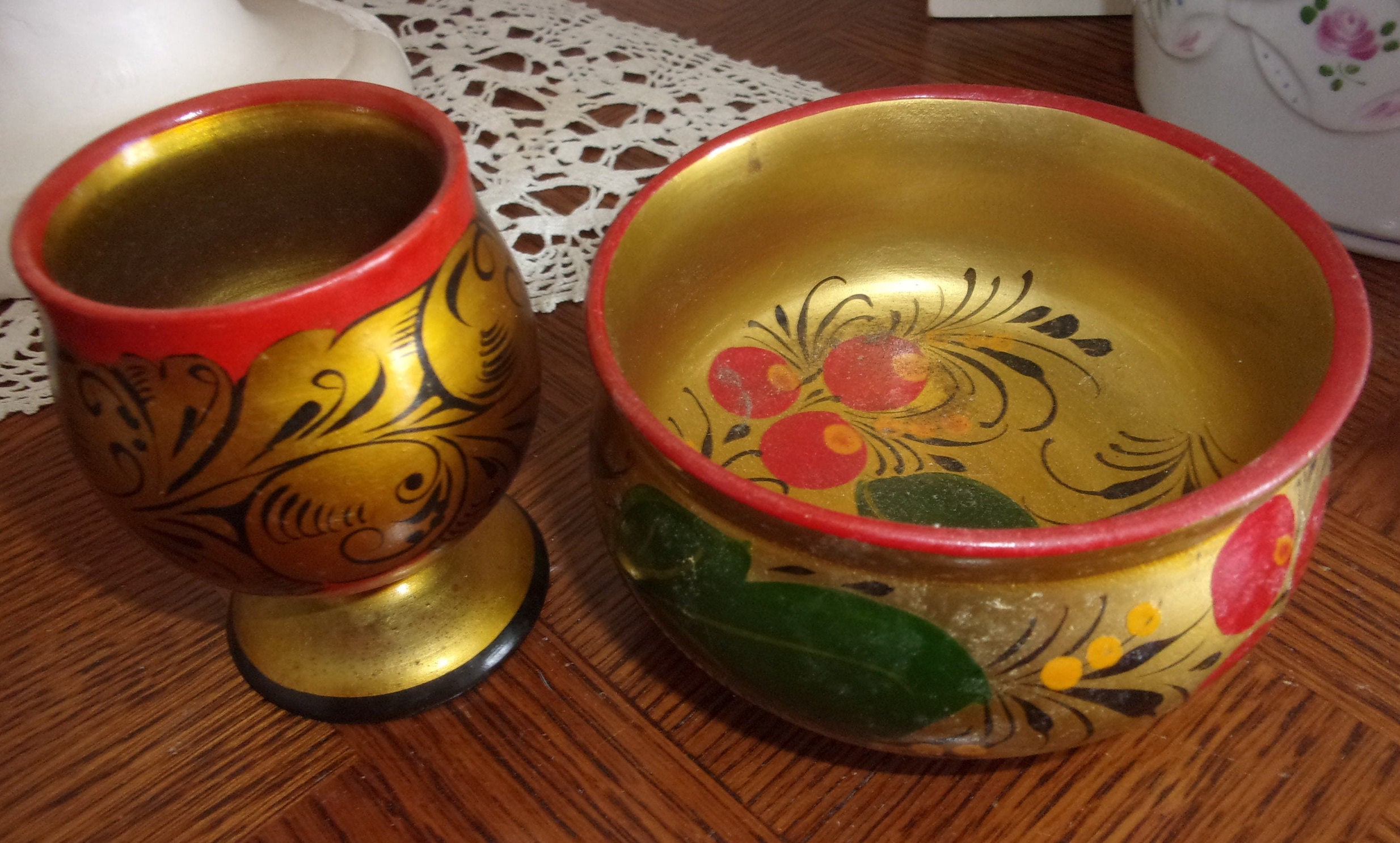 Deux Petits Pots en Bois Peints Art Russe , Pots Artisanat Russe