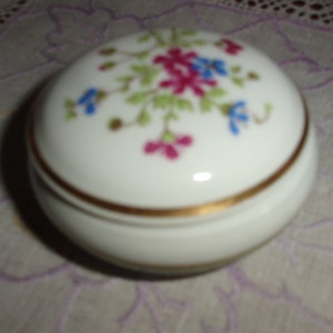 Petite bonbonnière en porcelaine HAVILAND LIMOGES ,petite boite porcelaine