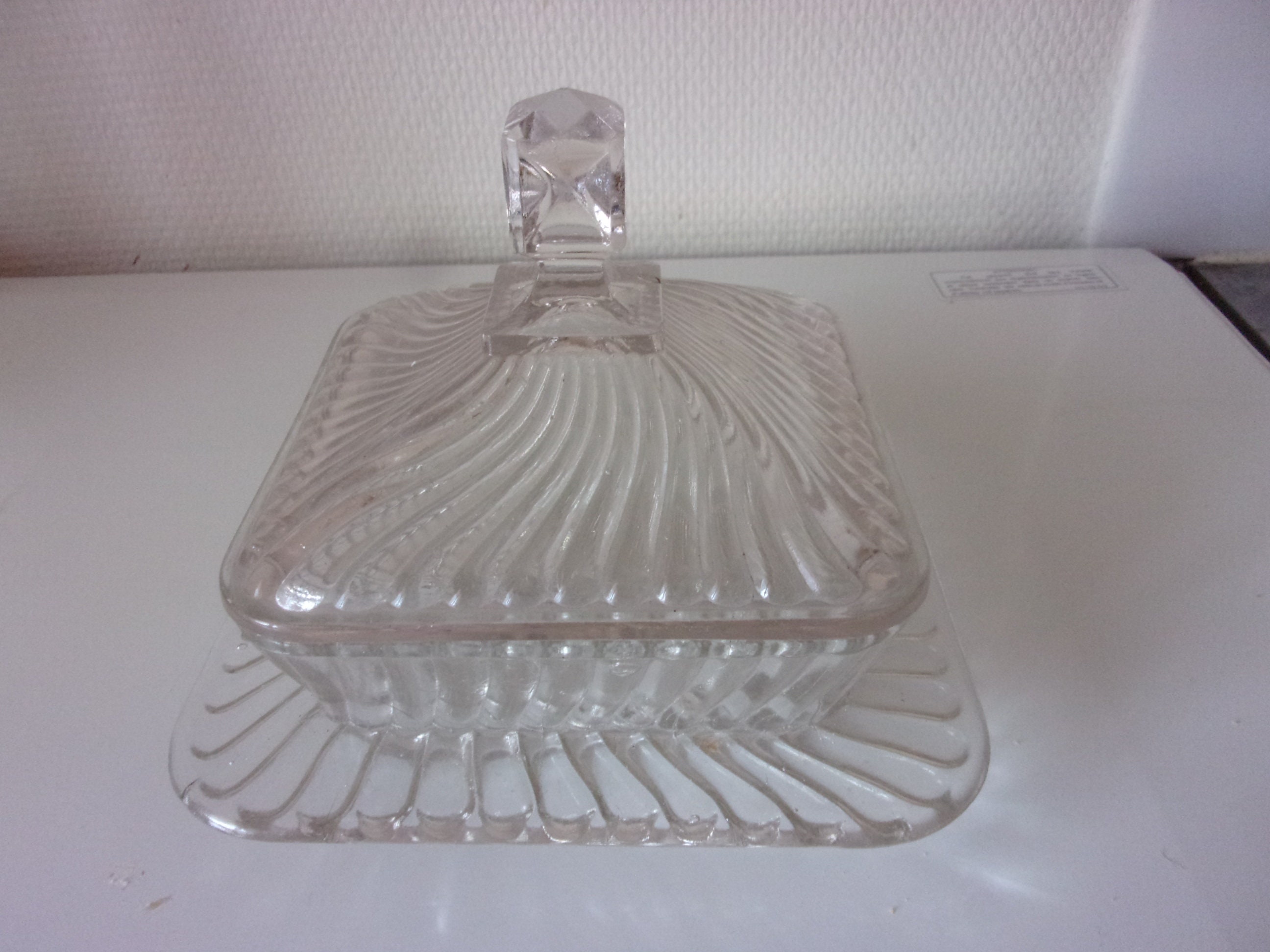 Bonbonniere en Verre Moulé , Bonbonniere ou Sucrier Vintage