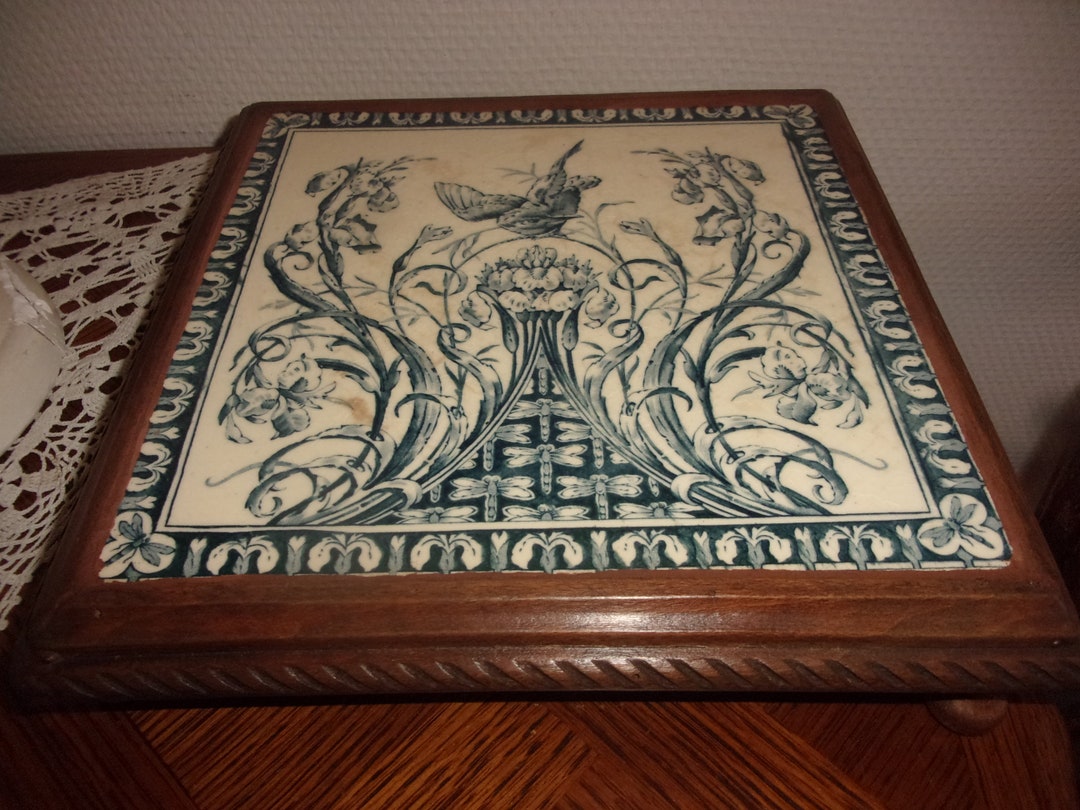 Dessous de bouteille / dessous de plat faïence en barbotine art nouveau fin XIXe début XXe