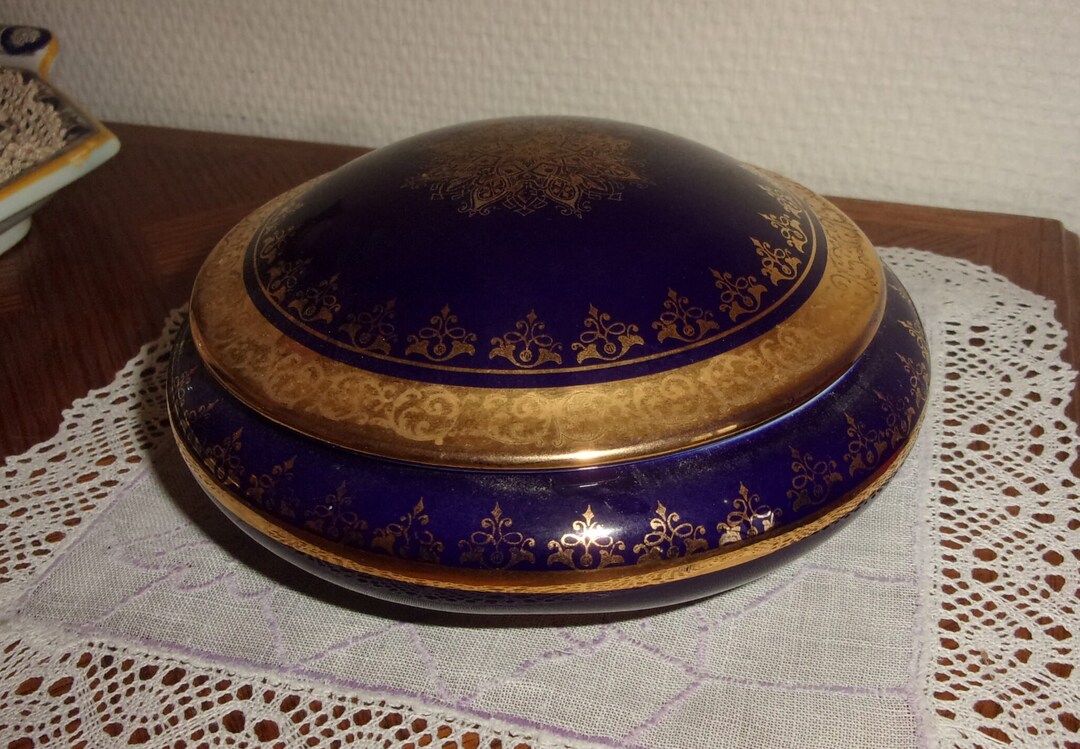 Bonbonniére En Porcelaine De Limoges Bleu De Four Et Dore ,bonbonnière