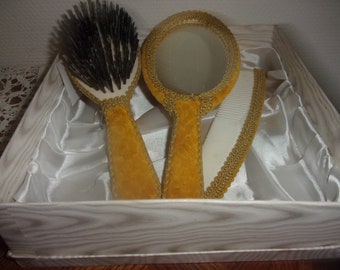 Coffret parure de toilette vintage ,brosse miroir et peigne