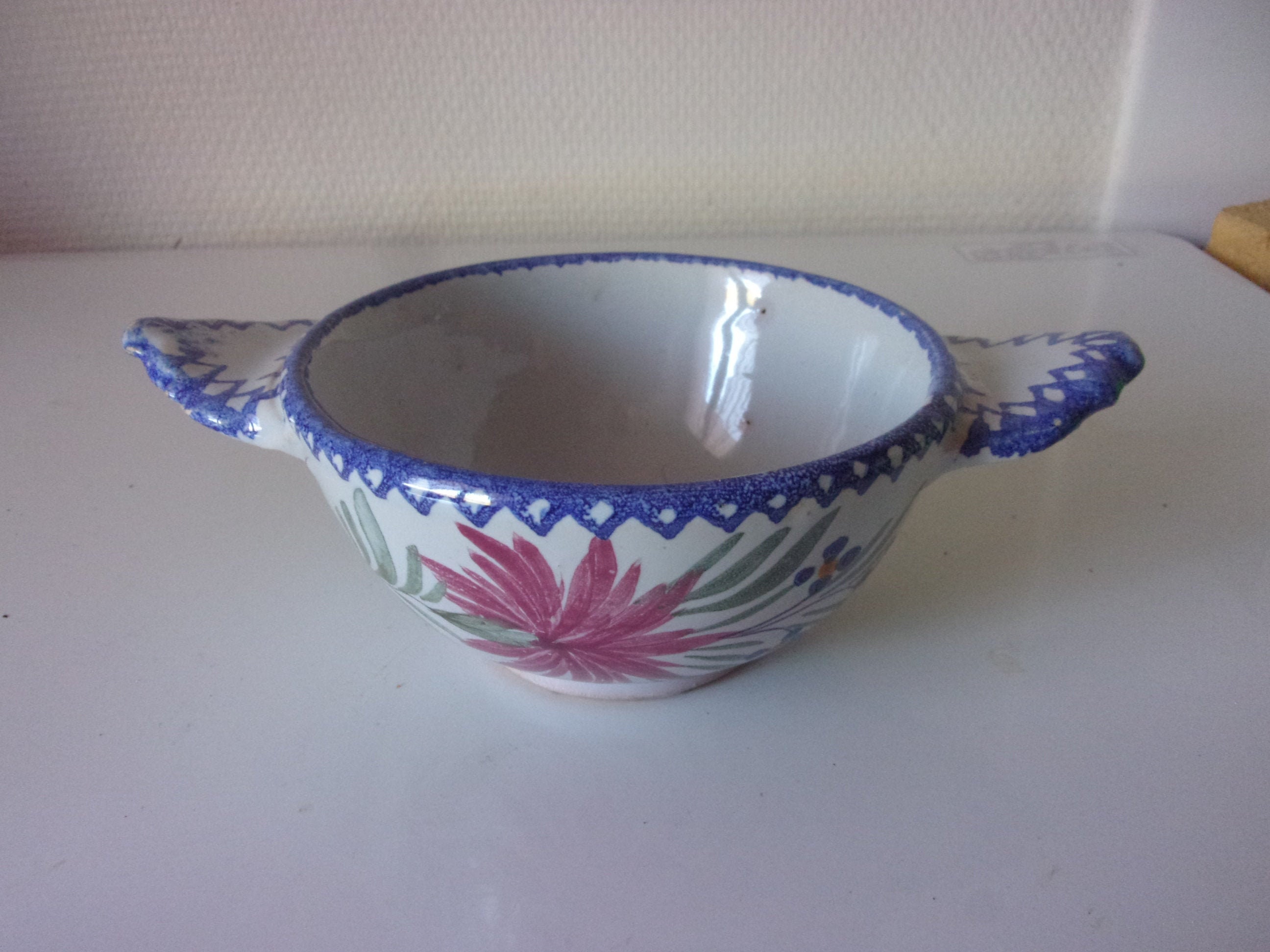 Bol A Oreilles en Faience de Charolles , Bol Souvenir D Auvergne Vintage