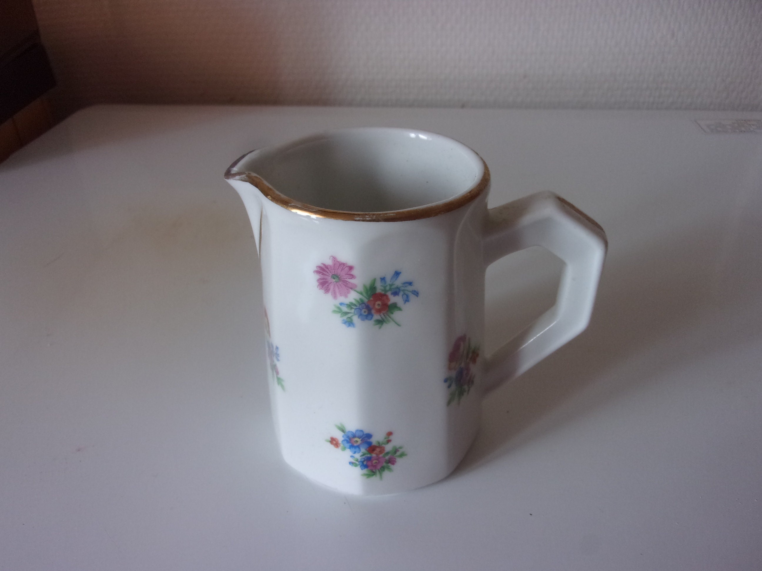 Petit Pot A Lait en Porcelaine Mehun Du Berry , Petit Vintage Décor Fleurettes