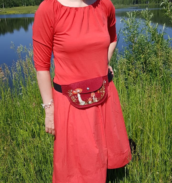 Kleine bequeme Gürteltasche aus Filz verziert mit | Etsy