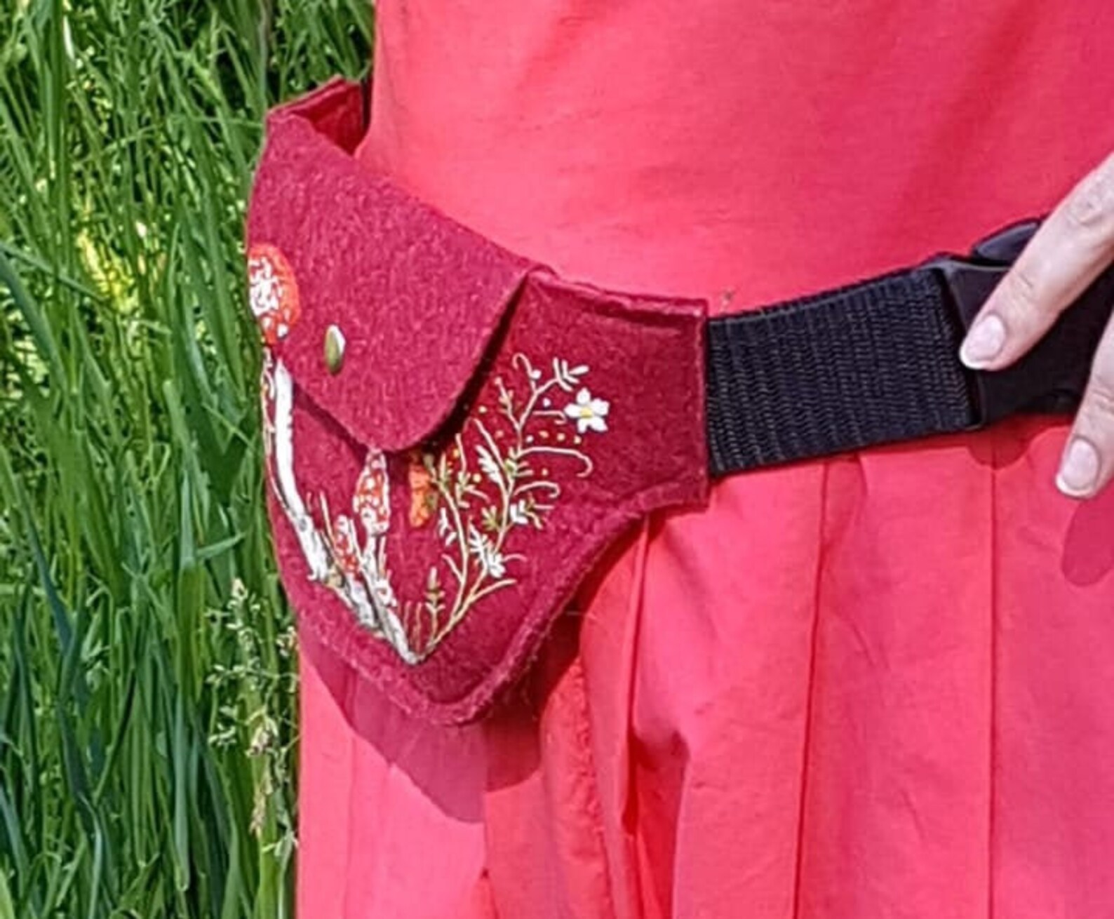 Kleine bequeme Gürteltasche aus Filz verziert mit | Etsy