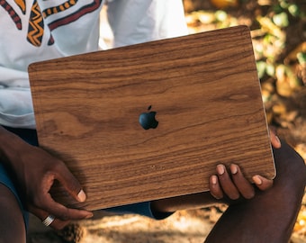 Skin pour MacBook en bois de noyer - BOIS VÉRITABLE - Maintenant disponible pour le NOUVEAU MacBook Air M2 et MacBook Pro M3